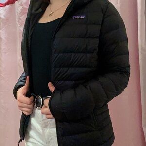 ✨Patagonia Women's Black Puffer Jacket